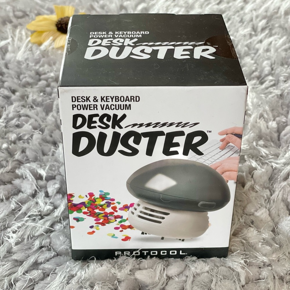 NWT DESK & KEYBOARD POWER VACUUM DESK DUSTER. Sucks up crumbs, pet hair, & dust